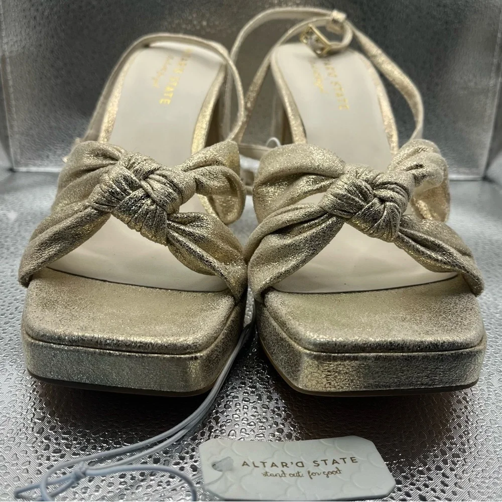 NWT Altar'd State Zoey Gold Strappy Chunky Block Heels Sz 10
